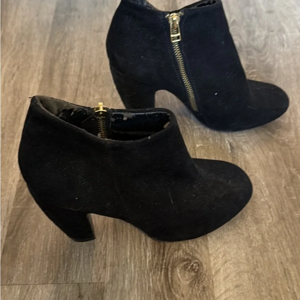 Steve Madden Black Ankle Booties - Picture 2 of 3